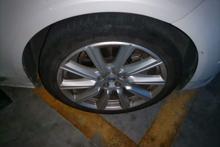 Used Volvo S90 2017 T5 Prestige Edition Right Front Wheel Hub