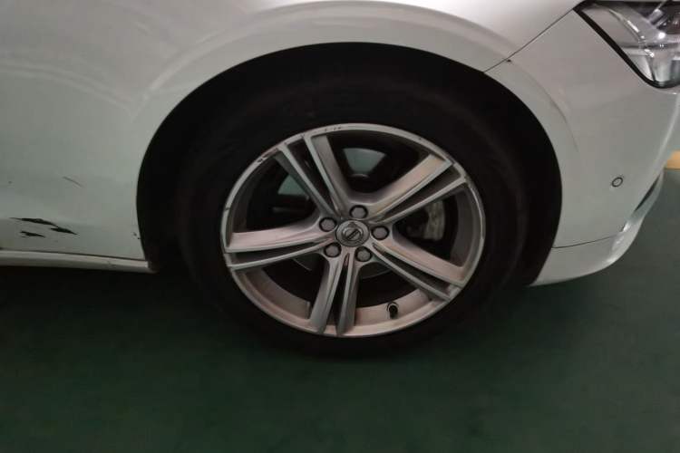 Used Volvo S90 2017 T4 Zhiyuan Edition Right Front Wheel Hub