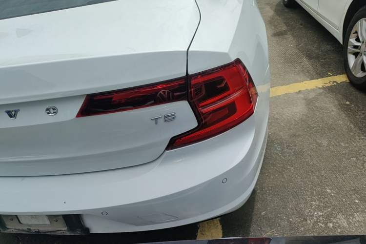 Used Volvo S90 2017 T5 Zhiyuan Edition Right Rear Taillight
