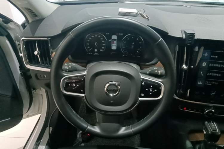 Used Volvo S90 2017 T5 Smart Luxury Edition Steering Wheel