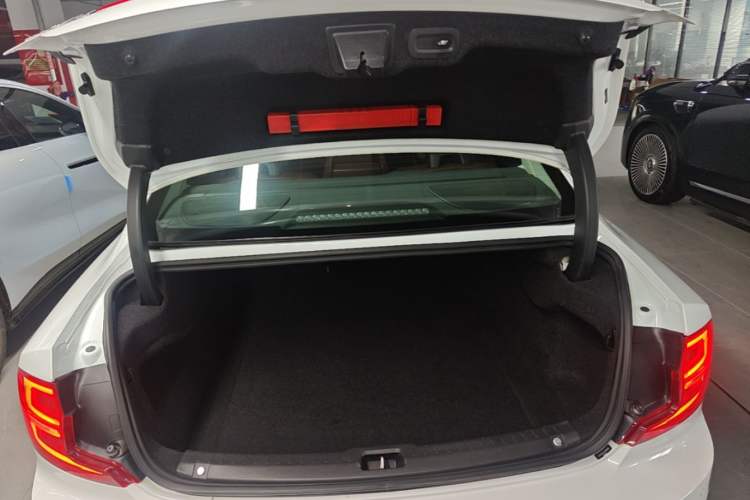 Used Volvo S90 2017 T5 Zhiyuan Edition Trunk