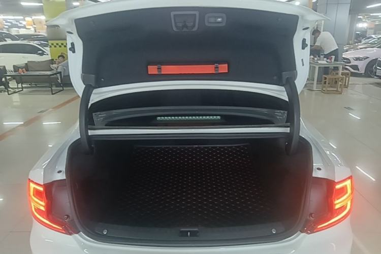 Used Volvo S90 2017 T4 Zhiyuan Edition Trunk