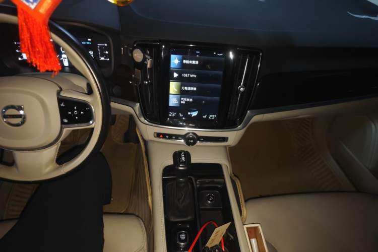 Used Volvo S90 2017 T4 Zhiyuan Edition Audio And AC Panel