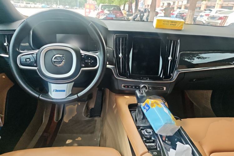 Used Volvo S90 2017 T5 Zhiyuan Edition Center Console