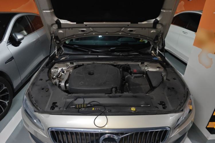 Used Volvo S90 2017 T4 Zhiyuan Edition Engine Bay