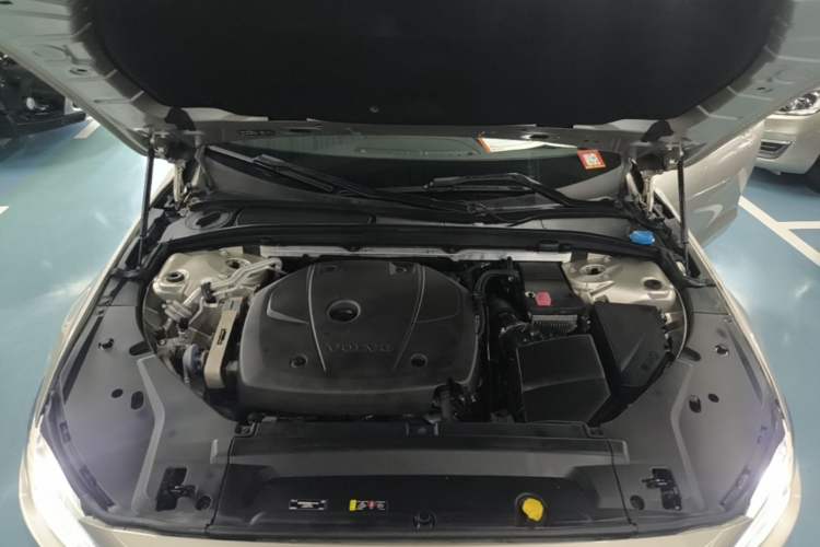Used Volvo S90 2017 T4 Zhiyi Edition Engine Bay