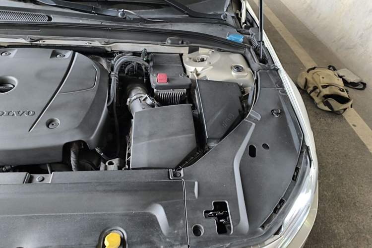 Used Volvo S90 2017 T5 Smart Luxury Edition Engine Bay Left