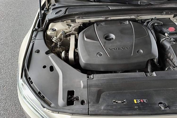 Used Volvo S90 2017 T5 Smart Luxury Edition Engine Bay Right