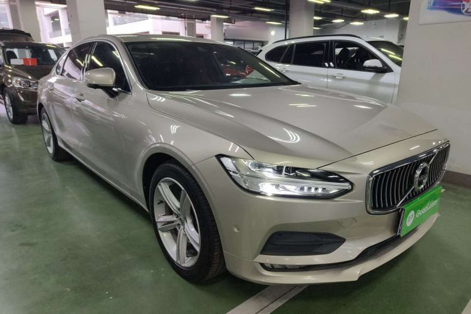 Used Volvo S90 2017 T4 Zhiyuan Edition Front Right 45 Deg