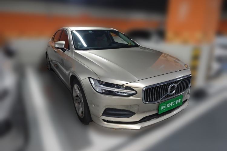 Used Volvo S90 2017 T4 Zhiyuan Edition Front Right 45 Deg