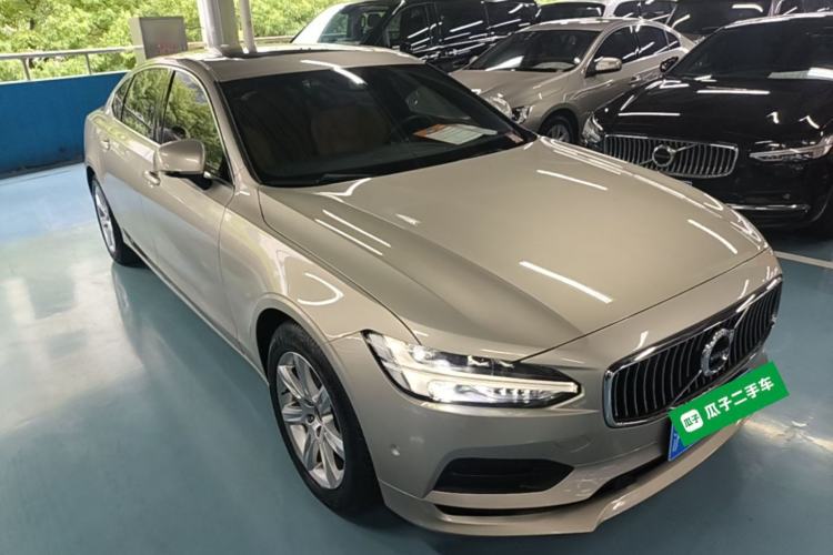 Used Volvo S90 2017 T4 Zhiyi Edition Front Right 45 Deg