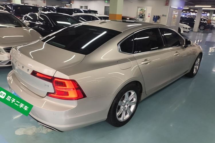 Used Volvo S90 2017 T4 Zhiyi Edition Rear Right 45 Deg
