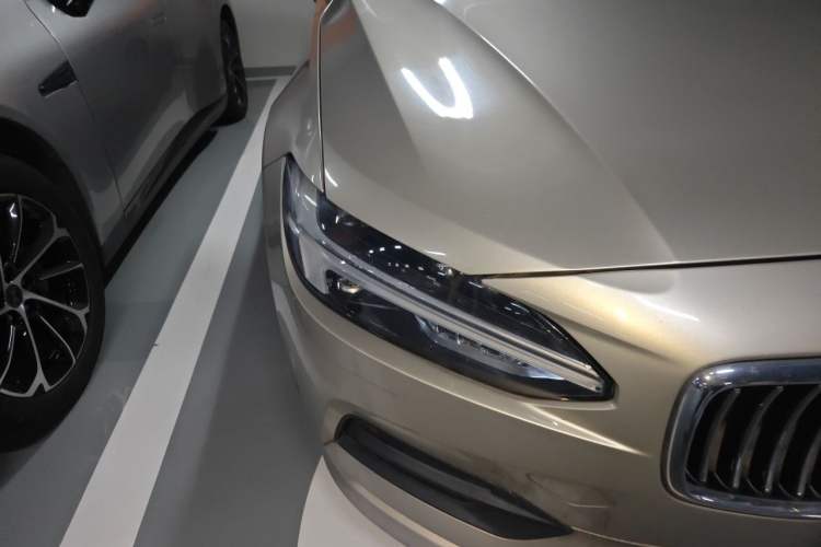 Used Volvo S90 2017 T4 Zhiyuan Edition Right Front Headlight