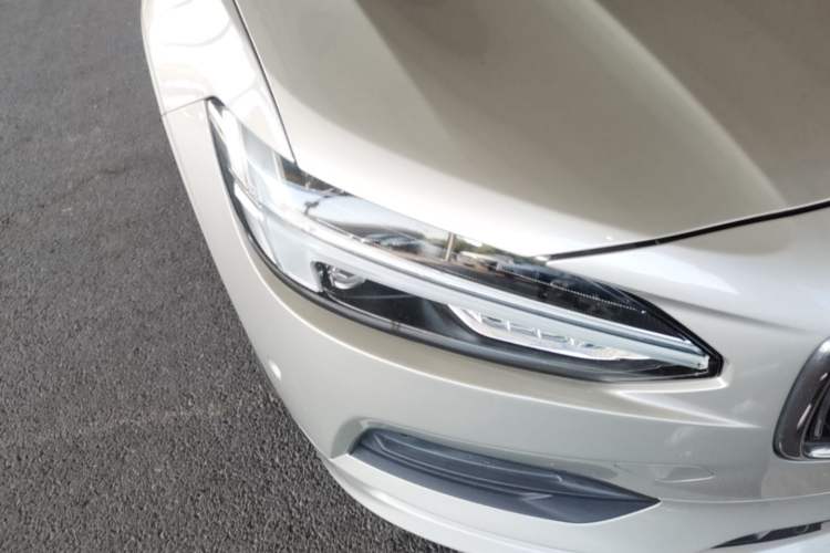 Used Volvo S90 2017 T5 Zhiyuan Edition Right Front Headlight