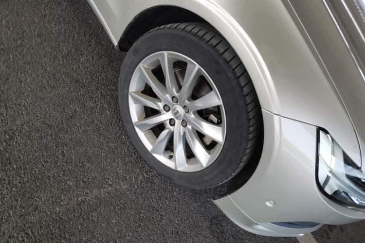Used Volvo S90 2017 T5 Zhiyuan Edition Right Front Wheel Hub