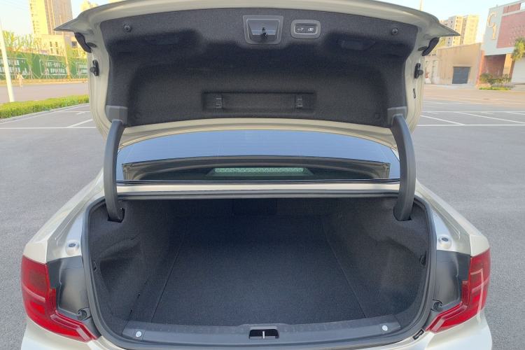 Used Volvo S90 2017 T5 Zhiyuan Edition Trunk