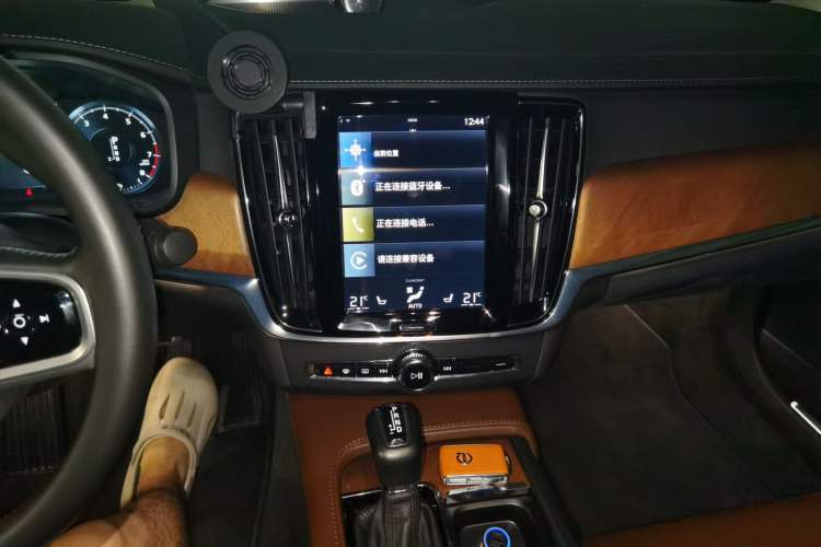 Used Volvo S90 2018 T5 Prestige Edition Audio And AC Panel