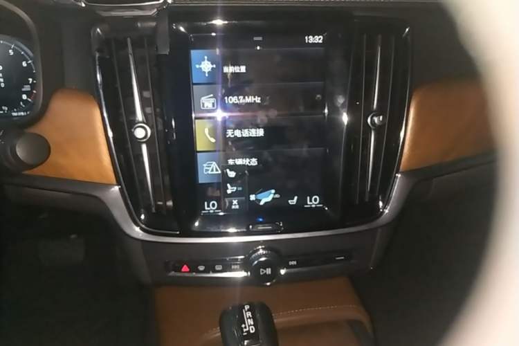 Used Volvo S90 2018 T5 Prestige Edition Audio And AC Panel
