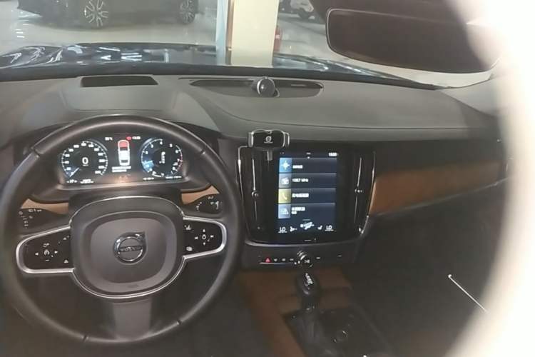 Used Volvo S90 2018 T5 Prestige Edition Center Console