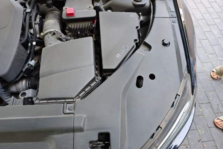 Used Volvo S90 2018 T4 Zhiyuan Edition Engine Bay Left
