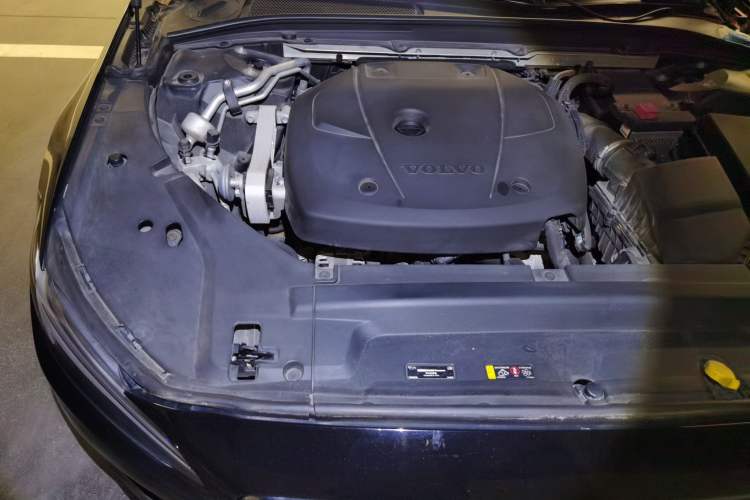 Used Volvo S90 2018 T5 Prestige Edition Engine Bay Right