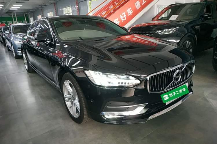 Used Volvo S90 2018 T4 Zhiyuan Edition Front Right 45 Deg