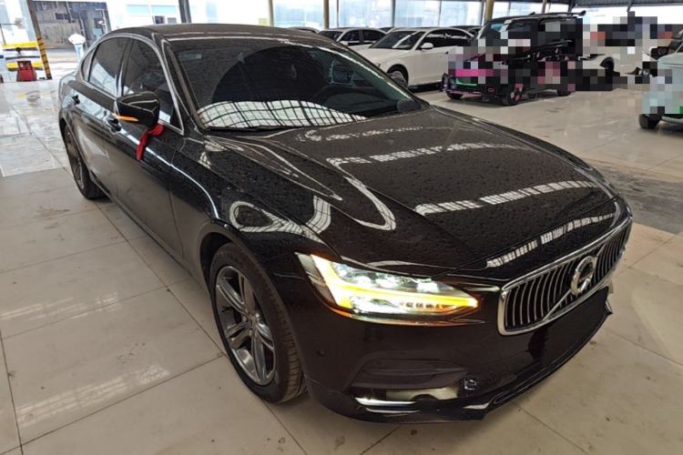 Used Volvo S90 2018 T4 Zhiyuan Edition Front Right 45 Deg