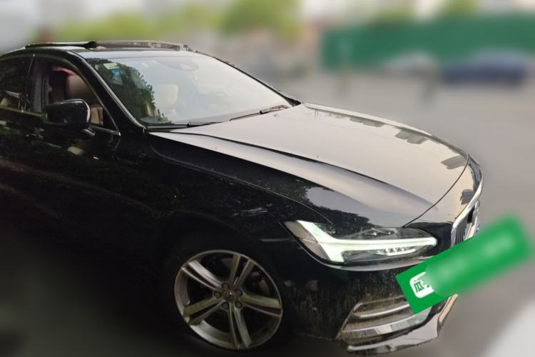 Used Volvo S90 2018 T4 Zhiyuan Edition Front Right 45 Deg