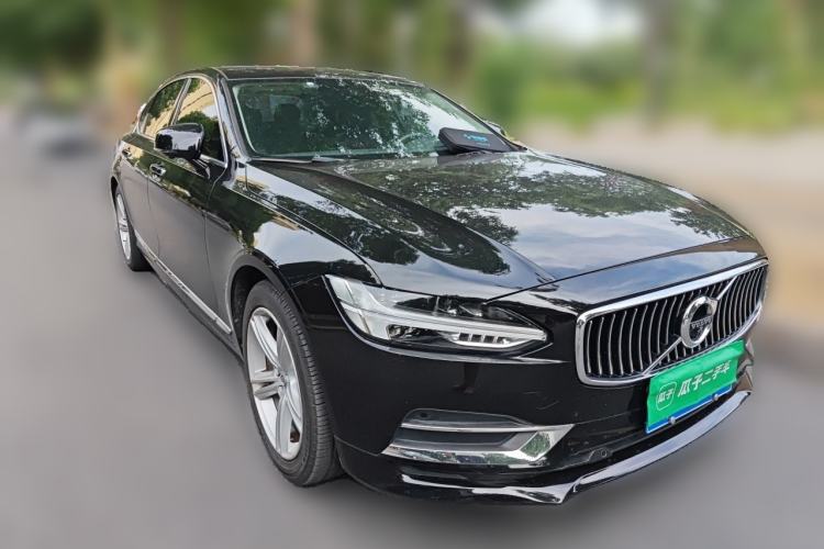 Used Volvo S90 2018 T4 Zhiyi Edition Front Right 45 Deg