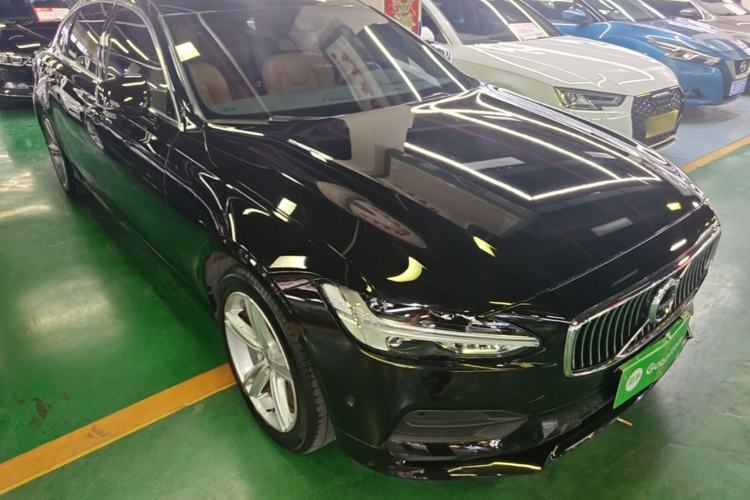 Used Volvo S90 2018 T4 Zhiyuan Edition Front Right 45 Deg