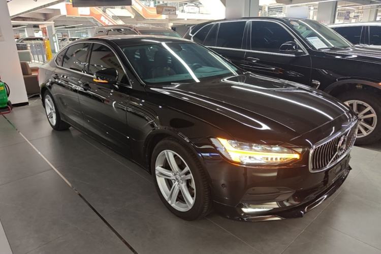Used Volvo S90 2018 T4 Zhiyuan Edition Front Right 45 Deg