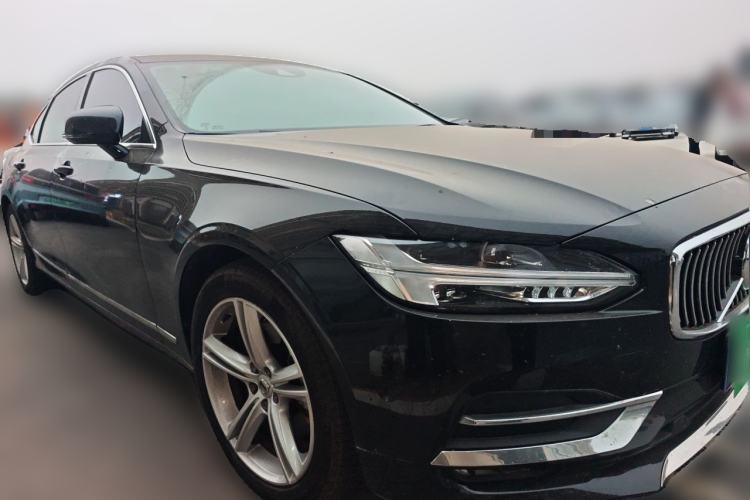 Used Volvo S90 2018 T4 Zhiyuan Edition Front Right 45 Deg