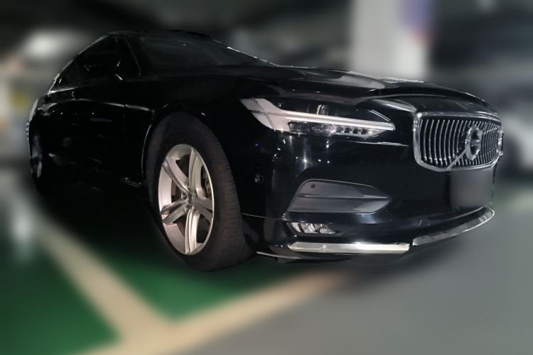 Used Volvo S90 2018 T4 Zhiyuan Edition Front Right 45 Deg