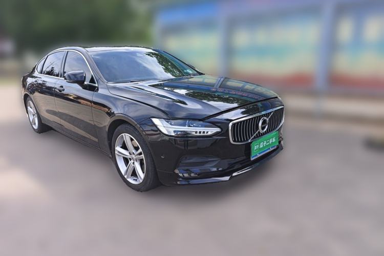 Used Volvo S90 2018 T4 Zhiyuan Edition Front Right 45 Deg