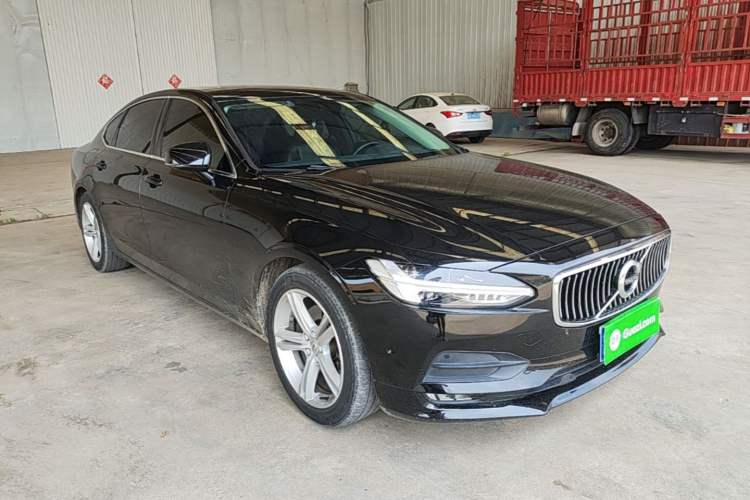 Used Volvo S90 2018 T4 Zhiyuan Edition Front Right 45 Deg