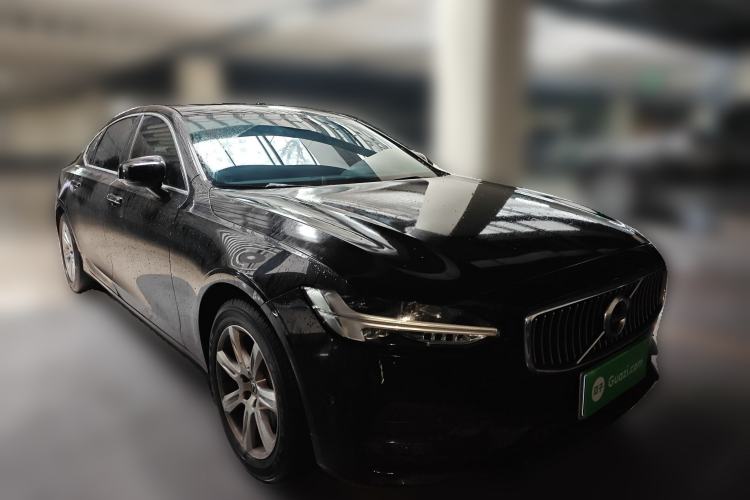 Used Volvo S90 2018 T4 Zhiyi Edition Front Right 45 Deg