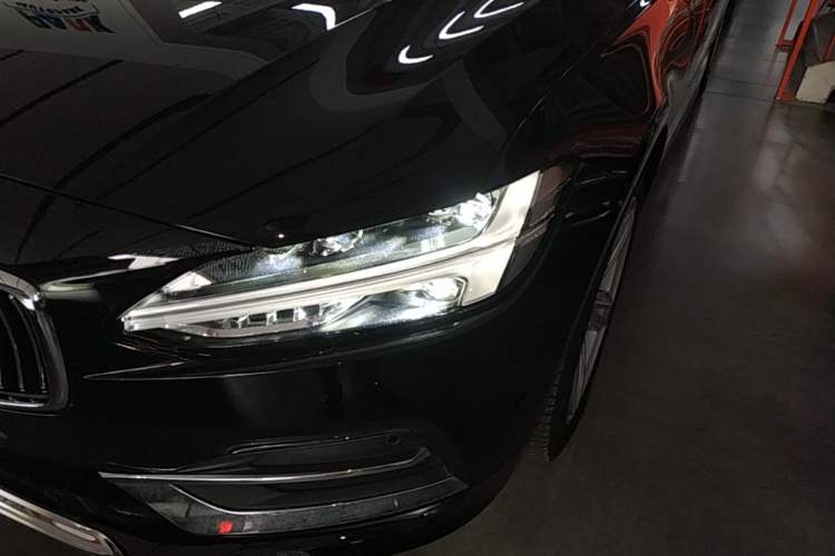Used Volvo S90 2018 T4 Zhiyuan Edition Left Front Headlight