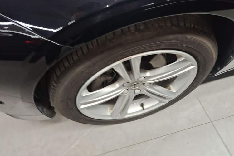Used Volvo S90 2018 T4 Zhiyuan Edition Left Front Wheel Hub