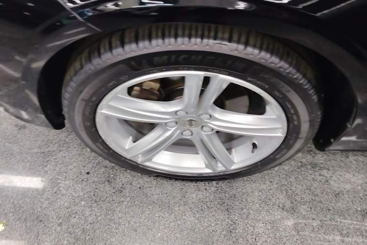Used Volvo S90 2018 T4 Zhiyuan Edition Left Front Wheel Hub
