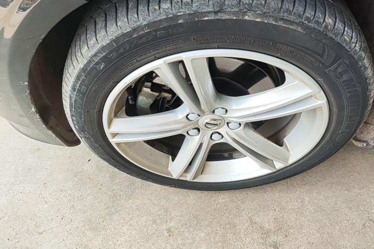Used Volvo S90 2018 T4 Zhiyuan Edition Left Front Wheel Hub
