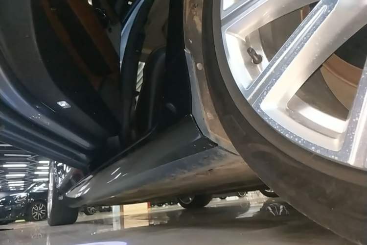 Used Volvo S90 2018 T5 Prestige Edition Left Side Sill