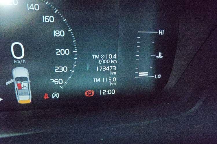 Used Volvo S90 2018 T4 Zhiyi Edition Odometer Close Up