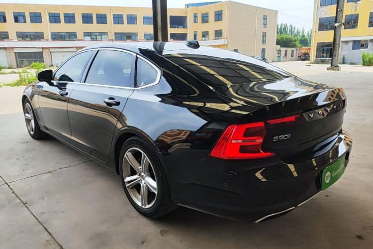 Used Volvo S90 2018 T4 Zhiyuan Edition Rear Left 45 Deg