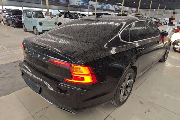 Used Volvo S90 2018 T4 Zhiyuan Edition Rear Right 45 Deg
