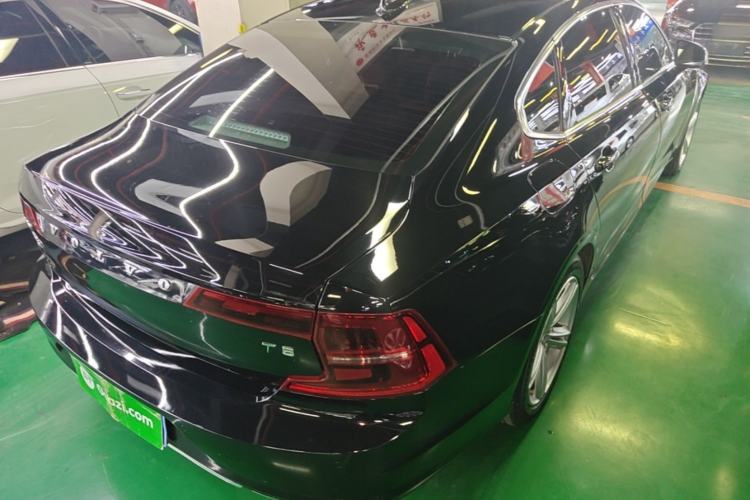 Used Volvo S90 2018 T4 Zhiyuan Edition Rear Right 45 Deg