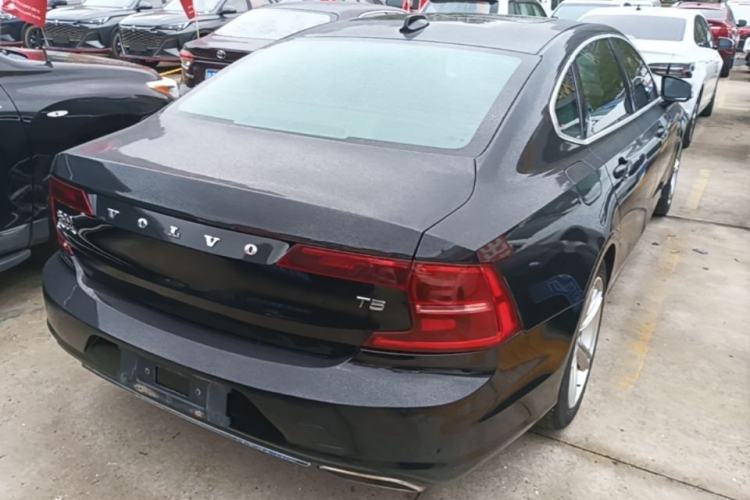 Used Volvo S90 2018 T4 Zhiyuan Edition Rear Right 45 Deg