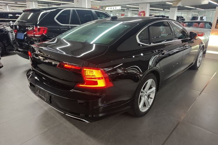 Used Volvo S90 2018 T4 Zhiyuan Edition Rear Right 45 Deg