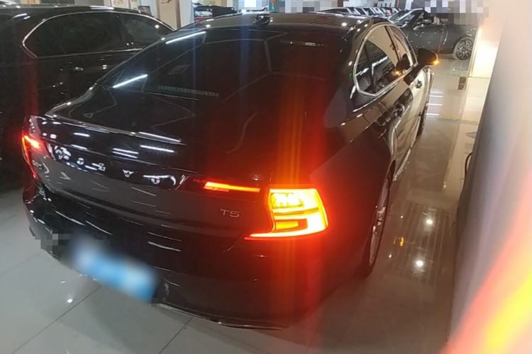 Used Volvo S90 2018 T5 Prestige Edition Rear Right 45 Deg