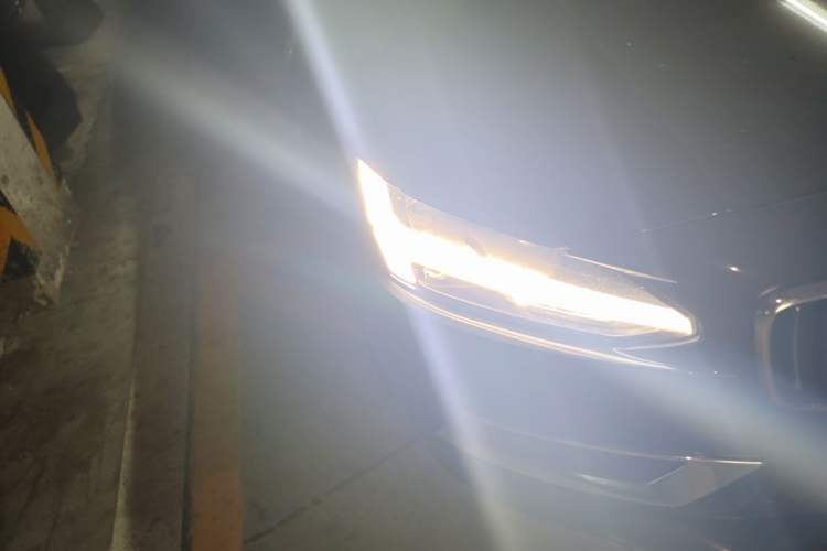 Used Volvo S90 2018 T5 Zhiyuan Edition Right Front Headlight