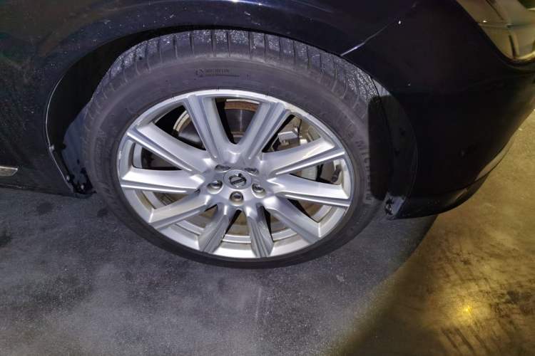 Used Volvo S90 2018 T5 Prestige Edition Right Front Wheel Hub